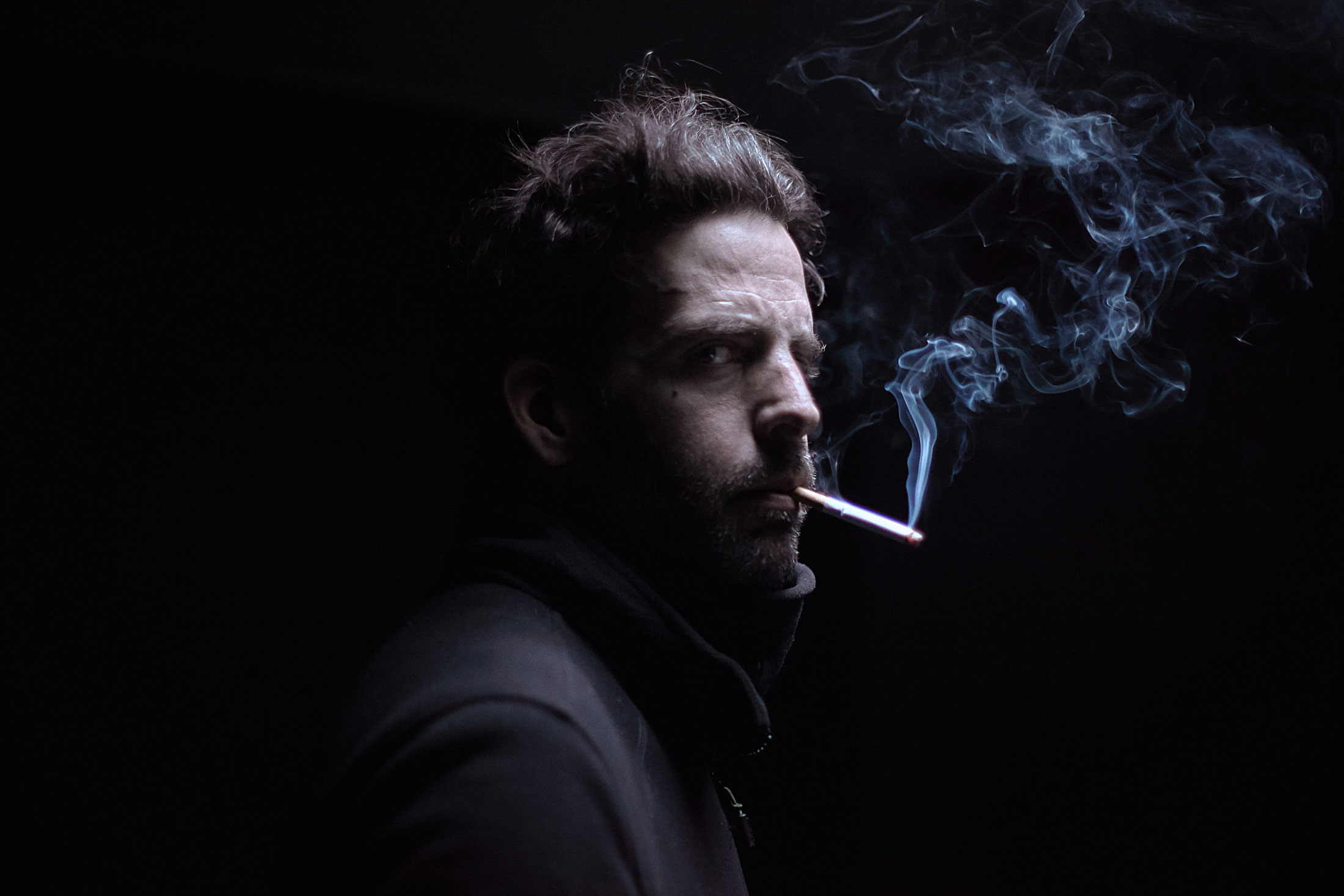 Denis Meyers smoking cigarette smoke painter black background portrait photographer Brussels Belgium